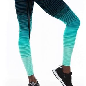 K-Deer 7/8 Sneaker Length Tights in Aurora
